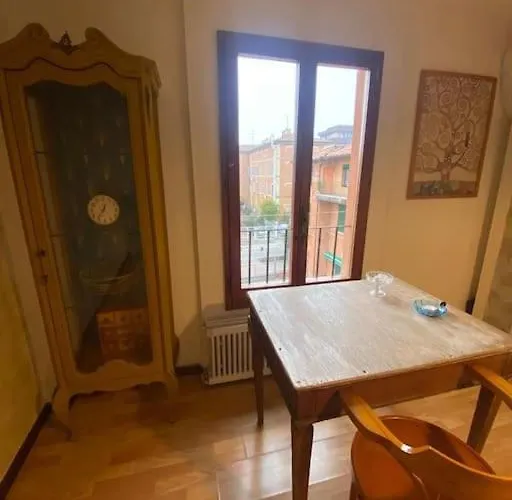 Spazioviola Intimo Boho Style Uno Spazio Magico Per L'energia Che Si Respira In Un Palazzo Della Vecchia Qui Nulla E Perfetto Ma Tutto Racconta No Wi-fi No Aria Condizionata