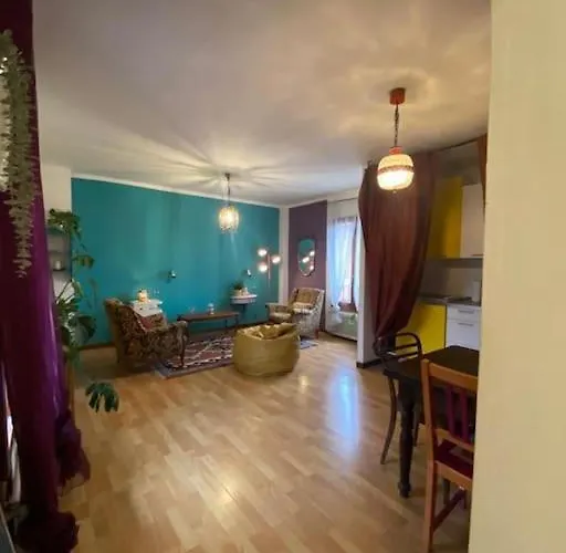 Lägenhet Spazioviola Intimo Boho Style Uno Spazio Magico Per L'energia Che Si Respira In Un Palazzo Della Vecchia Qui Nulla E Perfetto Ma Tutto Racconta No Wi-fi No Aria Condizionata Bologna